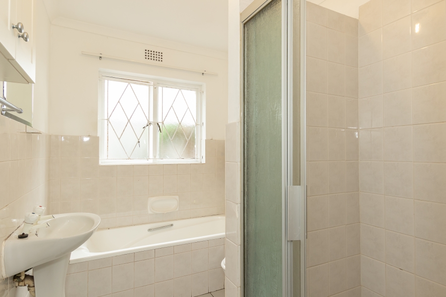 To Let 2 Bedroom Property for Rent in Claremont Village Western Cape